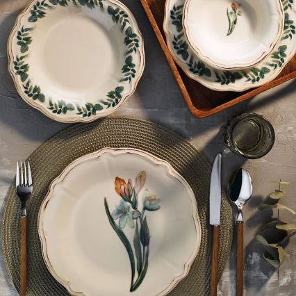 18-osainen monivärinen/posliininen ruokailusarja