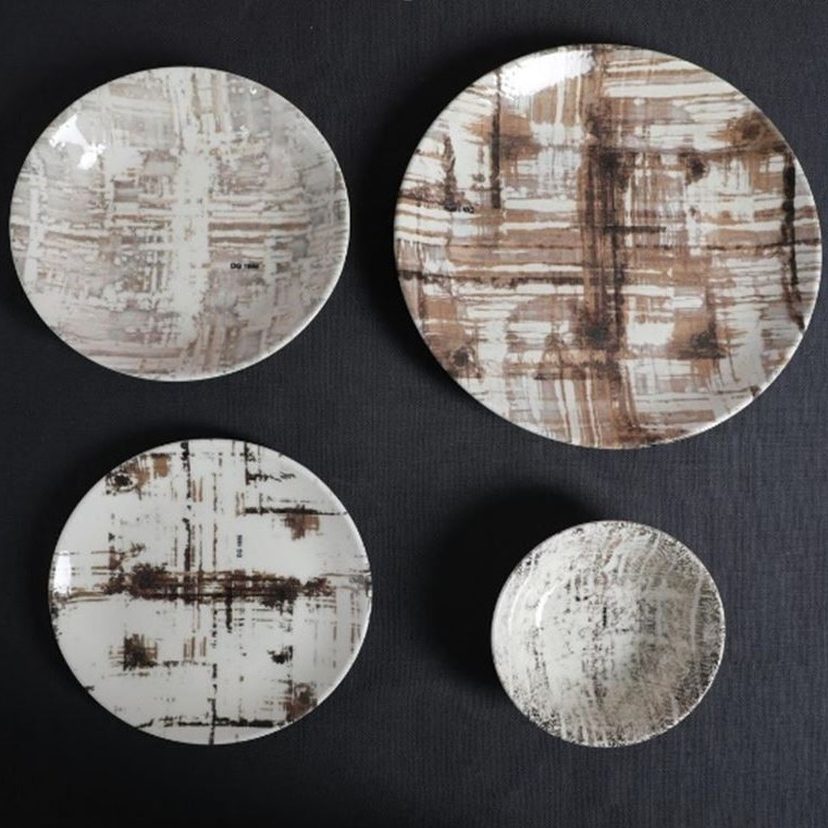 24-osainen posliininen ruokailusetti, ruskea/valkoinen