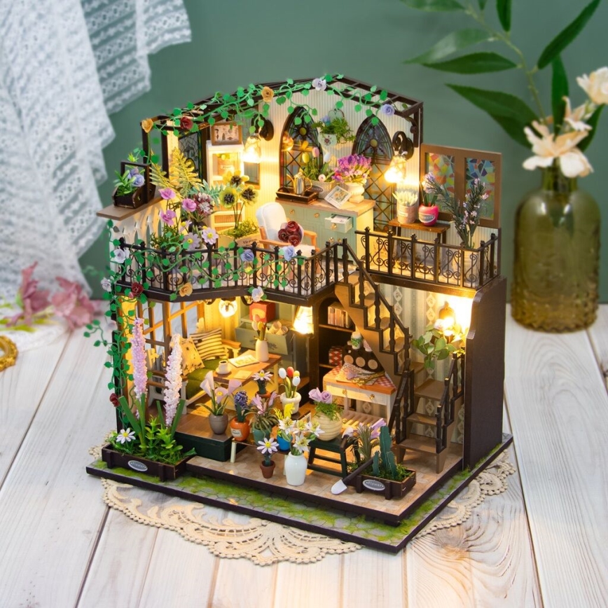 2Kids Toys - Darcyin kukkatalon miniatyyri 2xAAA