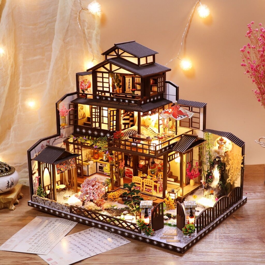 2Kids Toys - Miniatyyritalo Ylellinen sakuravilla 2xAAA