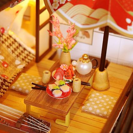 2Kids Toys - Miniatyyritalo Ylellinen sakuravilla 2xAAA