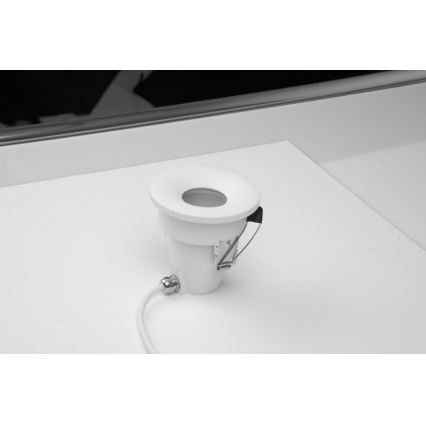 Azzardo AZ5389 - Kylpyhuoneen upotettu valo ROMOLO 1xGU10/50W/230V IP65 valkoinen