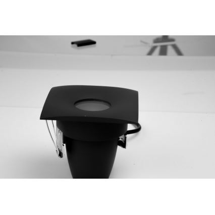 Azzardo AZ5392 - Kylpyhuoneen upotettu valo ROMOLO 1xGU10/50W/230V IP65 musta