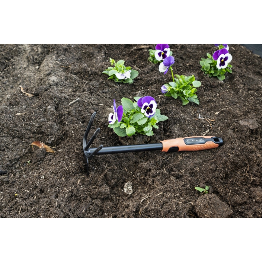 BLACK+DECKER - Puutarhakuokka kolmihaaraisella maanpehmentimellä 30 cm