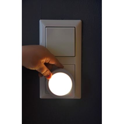 Brennenstuhl - LED pistorasia suuntavalo anturilla LED/0,2W/230V