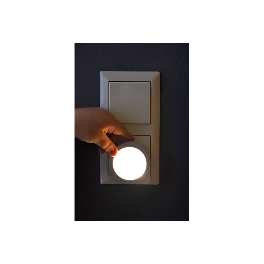 Brennenstuhl - LED pistorasia suuntavalo anturilla LED/0,2W/230V