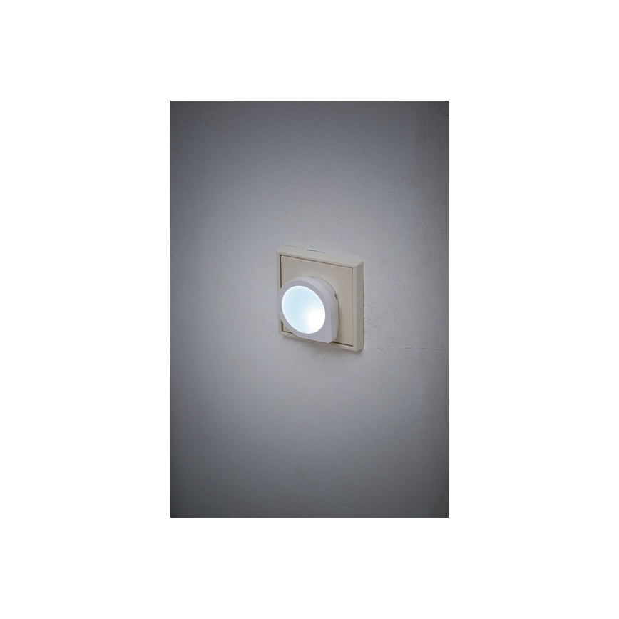 Brennenstuhl - LED pistorasia suuntavalo anturilla LED/0,2W/230V