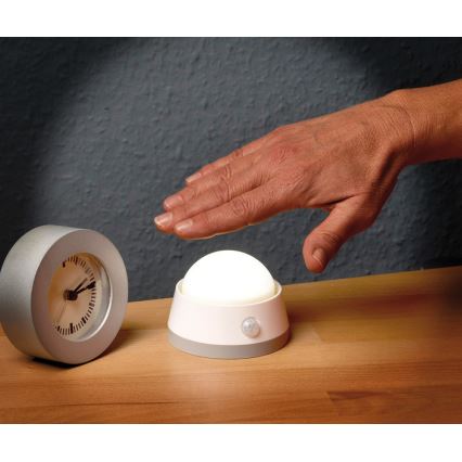 Brennenstuhl - LED-yövalo anturilla pohybu LED/3xAA 3000K