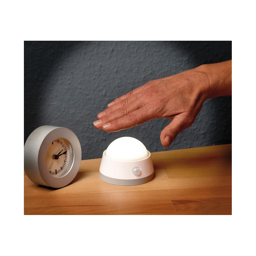 Brennenstuhl - LED-yövalo anturilla pohybu LED/3xAA 3000K
