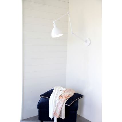 ByRydens - Himmennettävä seinävalaisin BASAARI 1xE27/5W/230V valkoinen