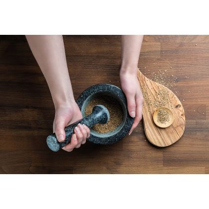 Cole&Mason - Graniittihuhmare survimella GRANITE halkaisija 18 cm graniitti/musta