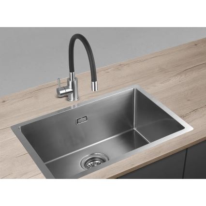 Concept BDC7138 - Keittiöhana joustavalla juoksuputkella, kiiltävä kromi/musta