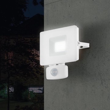 Eglo 33157 - LED-valonheitin anturilla FAEDO 3 LED/20W/230V IP44