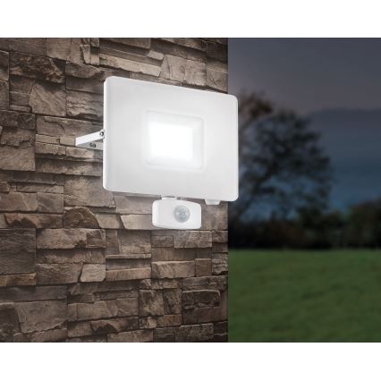 Eglo 33159 - LED-valonheitin anturilla FAEDO 3 LED/50W/230V IP44
