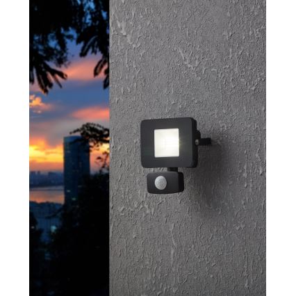 Eglo 97459 - LED-valonheitin anturilla FAEDO 3 LED/10W/230V IP44