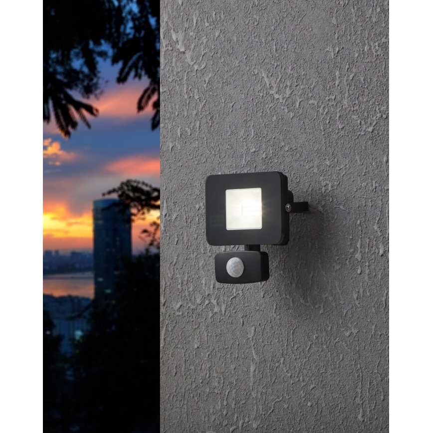 Eglo 97459 - LED-valonheitin anturilla FAEDO 3 LED/10W/230V IP44