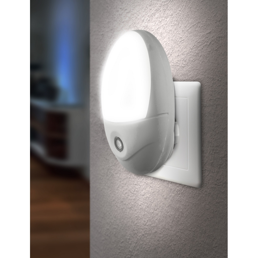Globo - LED Pistorasian suuntavalo anturilla 4xLED/0,6W/230V 6500K