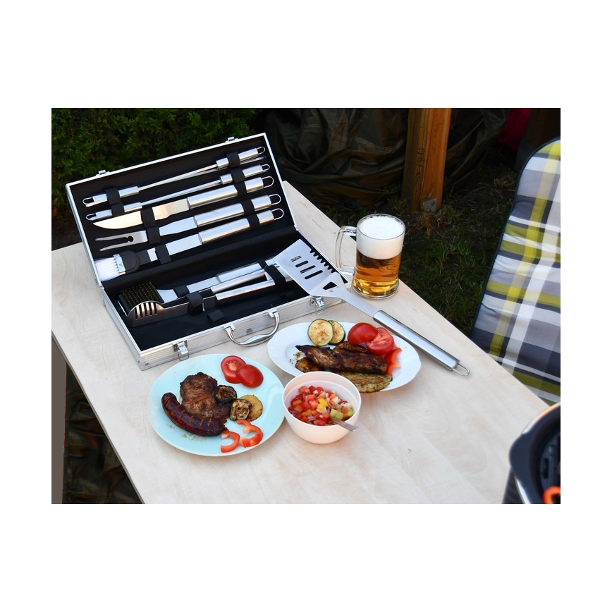 Grillausvälineet ruostumaton teräs kotelon kanssa 18 kpl