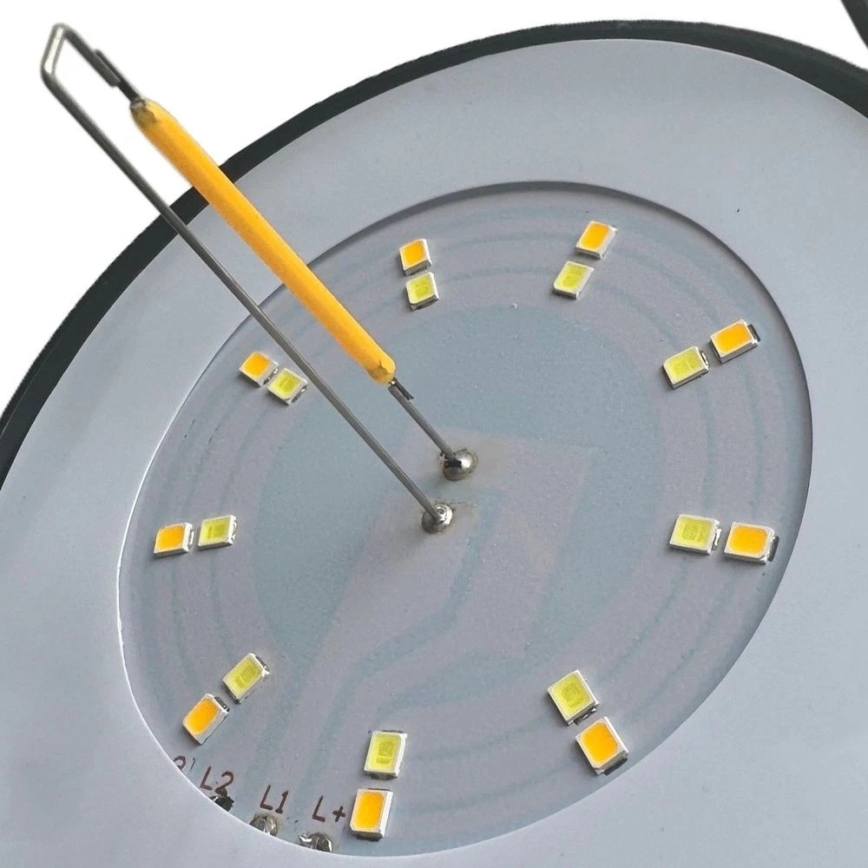 Grundig - LED-retkilyhty, säädettävä värilämpötila (3000/4500/6000K), 3xAA, IP44, musta