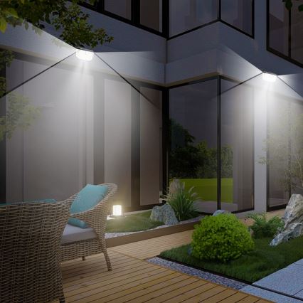 LED aurinkokenno seinävalaisin anturilla LED/4W/5,5V IP65