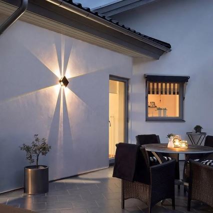 LED aurinkokenno seinävalaisin anturilla LED/2W/5V IP54