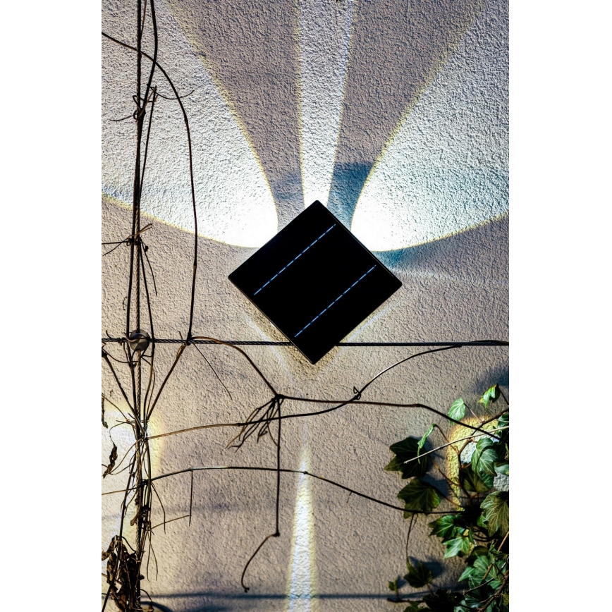 LED aurinkokenno seinävalaisin anturilla LED/2W/5V IP54