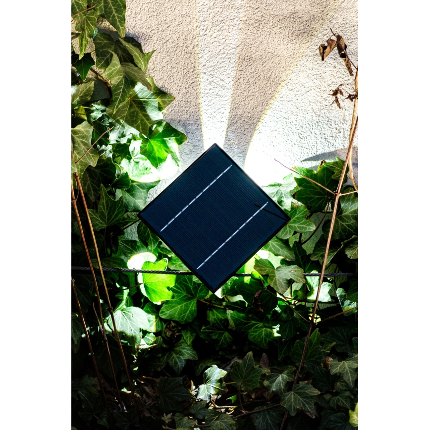 LED aurinkokenno seinävalaisin anturilla LED/2W/5V IP54