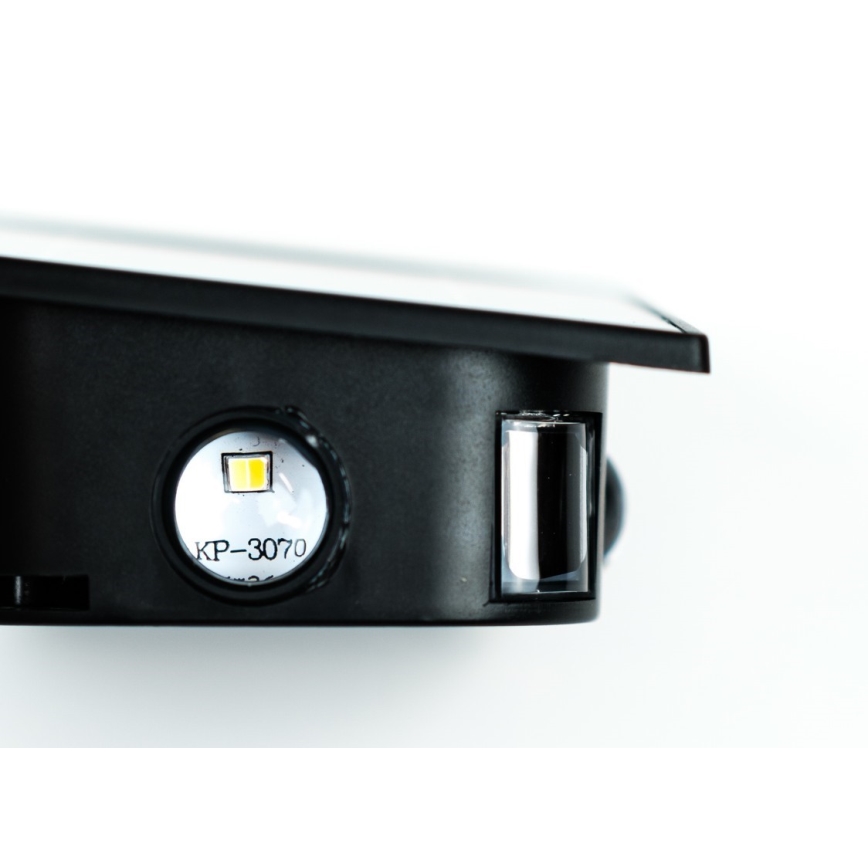 LED aurinkokenno seinävalaisin anturilla LED/2W/5V IP54