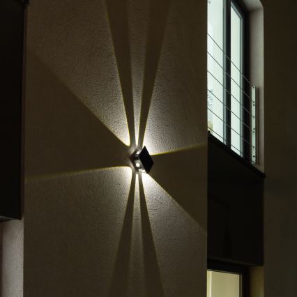 LED aurinkokenno seinävalaisin anturilla LED/2W/5V IP54