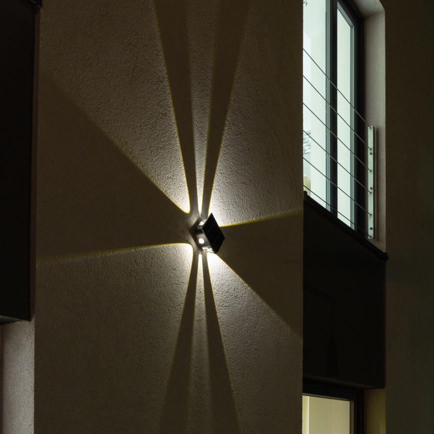 LED aurinkokenno seinävalaisin anturilla LED/2W/5V IP54