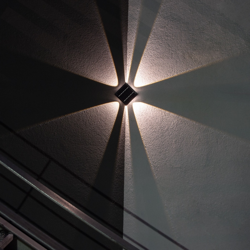 LED aurinkokenno seinävalaisin anturilla LED/2W/5V IP54