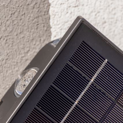 LED aurinkokenno seinävalaisin anturilla LED/2W/5V IP54