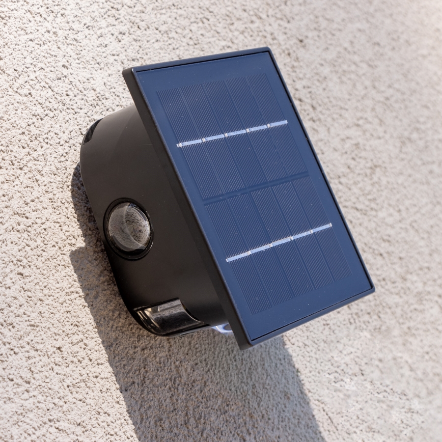LED aurinkokenno seinävalaisin anturilla LED/2W/5V IP54