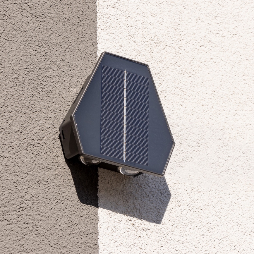 LED aurinkokenno seinävalaisin anturilla LED/2W/5V IP54