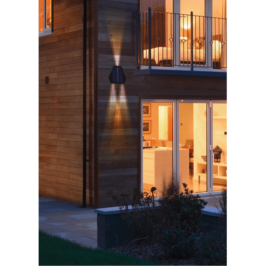 LED aurinkokennoseinävalaisin anturilla LED/2W/5V IP54 1300 mAh