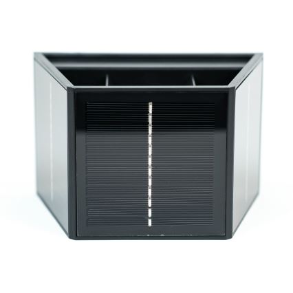 LED aurinkokenno seinävalaisin anturilla LED/2W/5V IP54