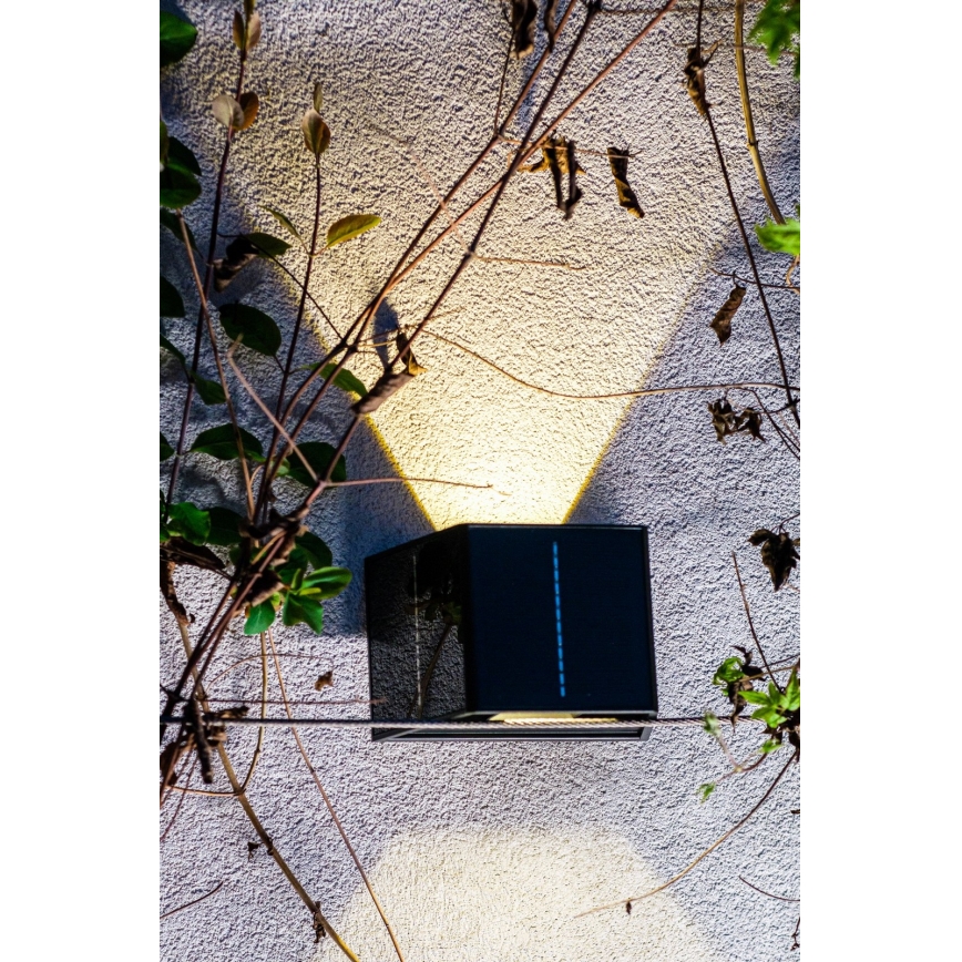 LED aurinkokenno seinävalaisin anturilla LED/2W/5V IP54