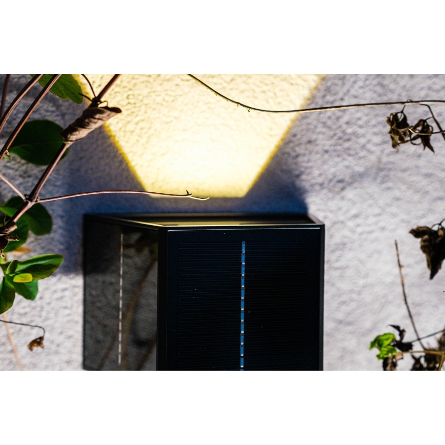 LED aurinkokenno seinävalaisin anturilla LED/2W/5V IP54