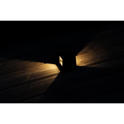 LED aurinkokenno seinävalaisin anturilla LED/2W/5V IP54