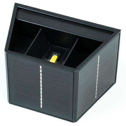 LED aurinkokenno seinävalaisin anturilla LED/2W/5V IP54