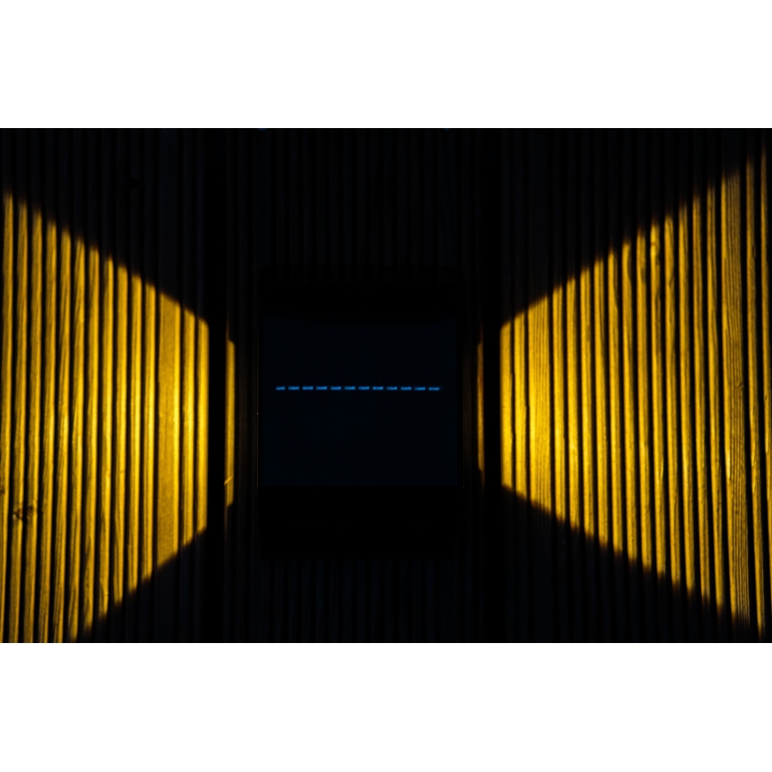 LED aurinkokennoseinävalaisin anturilla LED/2W/5V IP54 1300 mAh
