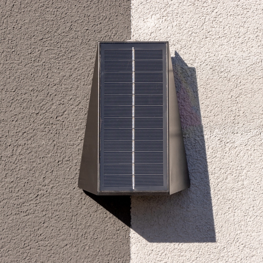 LED aurinkokenno seinävalaisin anturilla LED/2W/5V IP54