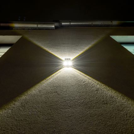 LED aurinkokenno seinävalaisin anturilla LED/2W/5V IP54