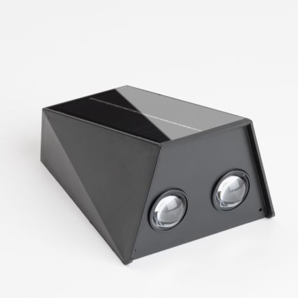 LED aurinkokenno seinävalaisin anturilla LED/2W/5V IP54