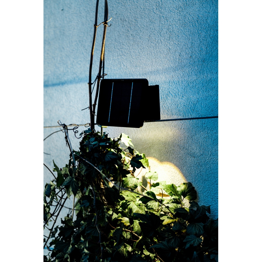 LED aurinkokenno seinävalaisin anturilla LED/2W/5V IP54