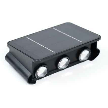 LED aurinkokenno seinävalaisin anturilla LED/2W/5V IP54