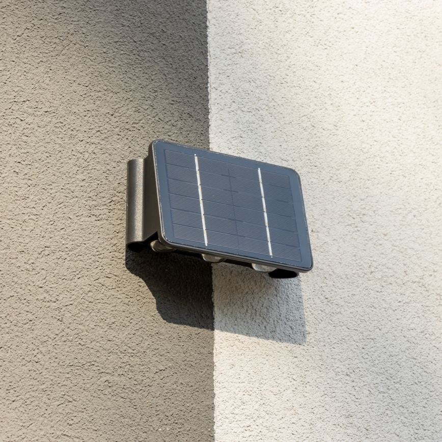 LED aurinkokenno seinävalaisin anturilla LED/2W/5V IP54
