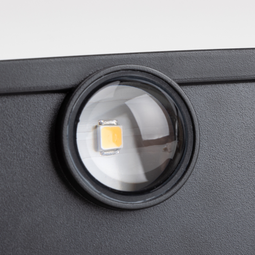 LED aurinkokenno seinävalaisin anturilla LED/2W/5V IP54
