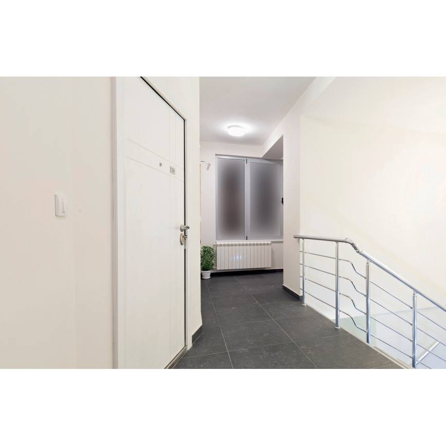 LED kylpyhuonevalaisin anturilla STIVI LED/24W/230V IP65