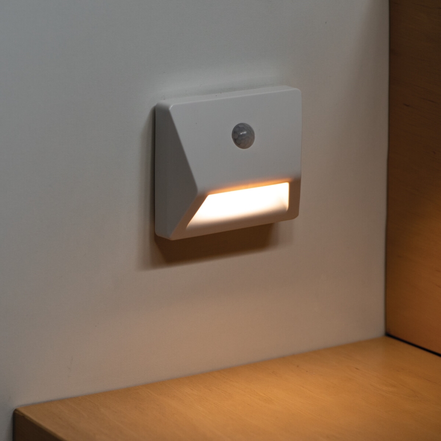 Kanlux 37392 - LED Sisäänrakennettu valo liike- ja hämärätunnistimella IRS LED/0,3W/3xAAA IP54 valkoinen